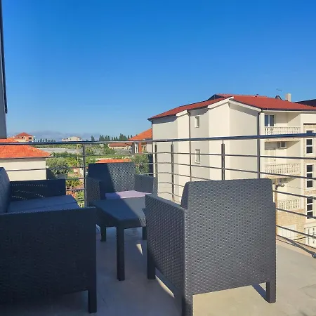 Sunny Attic With Balcony & Modern With Outdoor Area, No Balcony Apartamento Trogir