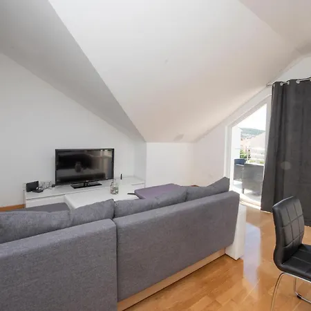 Sunny Attic With Balcony & Modern With Outdoor Area, No Balcony Apartamento Trogir