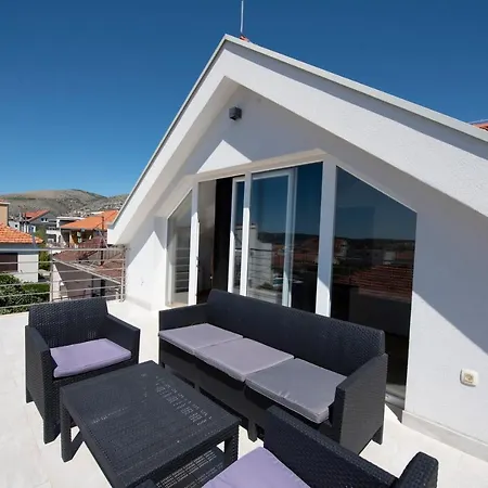 Sunny Attic With Balcony & Modern With Outdoor Area, No Balcony Apartamento