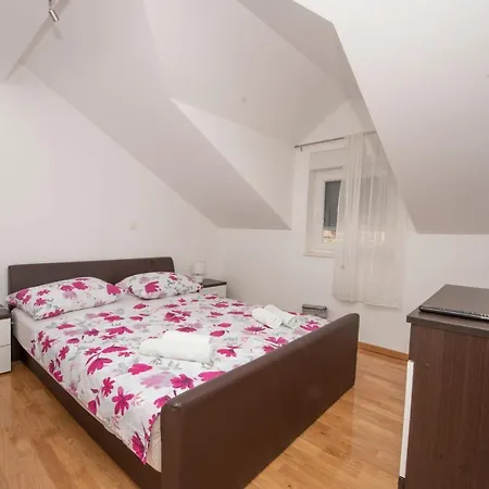 Sunny Attic With Balcony & Modern With Outdoor Area, No Balcony