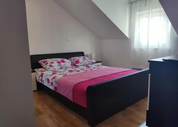 Sunny Attic With Balcony & Modern With Outdoor Area, No Balcony Appartement *