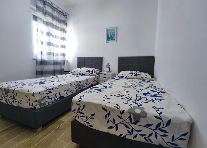 Sunny Attic With Balcony & Modern With Outdoor Area, No Balcony