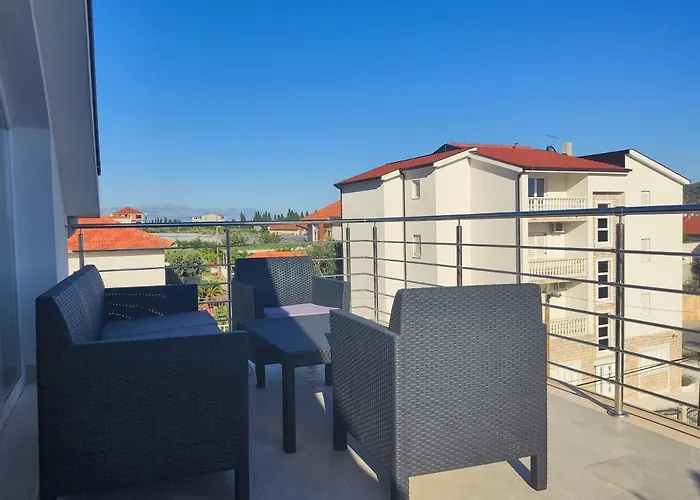 Sunny Attic With Balcony & Modern With Outdoor Area, No Balcony Appartement Trogir