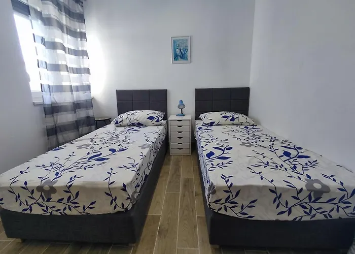 Sunny Attic With Balcony & Modern With Outdoor Area, No Balcony *