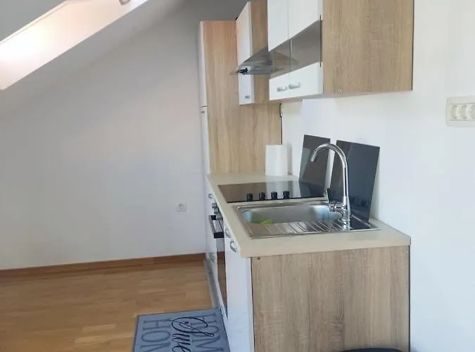 Sunny Attic With Balcony & Modern With Outdoor Area, No Balcony Appartement