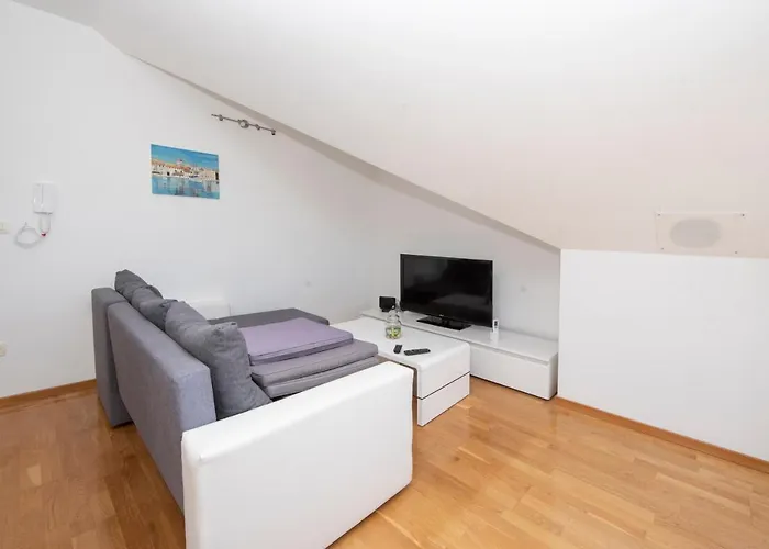 Sunny Attic With Balcony & Modern With Outdoor Area, No Balcony