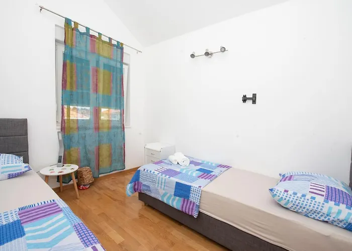 Appartement Sunny Attic With Balcony & Modern With Outdoor Area, No Balcony