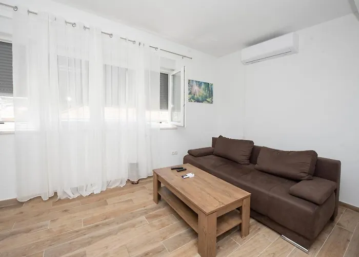 Appartement Sunny Attic With Balcony & Modern With Outdoor Area, No Balcony
