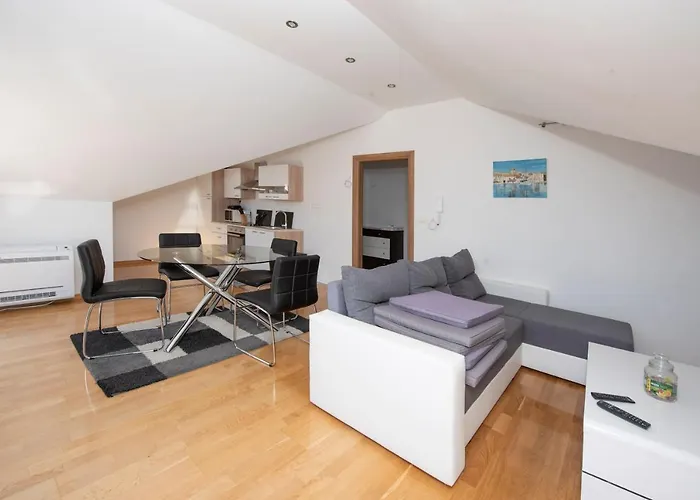 Appartement Sunny Attic With Balcony & Modern With Outdoor Area, No Balcony Trogir