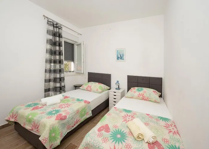 Sunny Attic With Balcony & Modern With Outdoor Area, No Balcony *