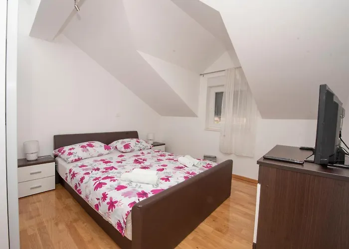 Sunny Attic With Balcony & Modern With Outdoor Area, No Balcony