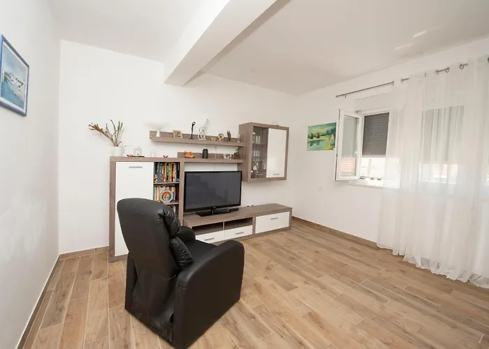 Sunny Attic With Balcony & Modern With Outdoor Area, No Balcony Appartement