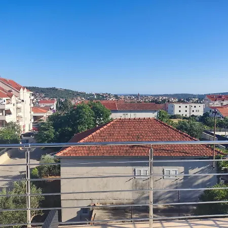 Apartment Sunny Attic With Balcony & Modern With Outdoor Area, No Balcony