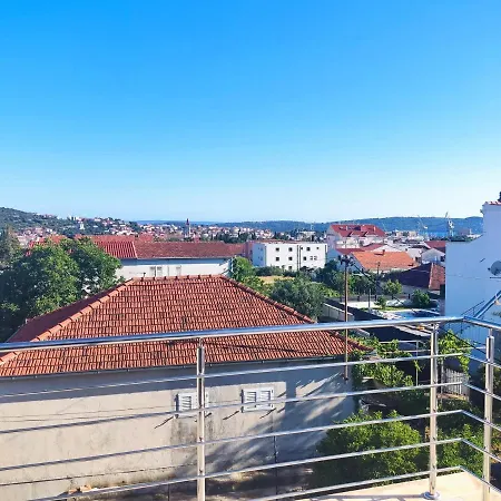Apartment Sunny Attic With Balcony & Modern With Outdoor Area, No Balcony *
