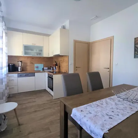 Sunny Attic With Balcony & Modern With Outdoor Area, No Balcony Τρογκίρ