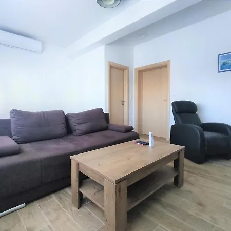 Apartment Sunny Attic With Balcony & Modern With Outdoor Area, No Balcony *
