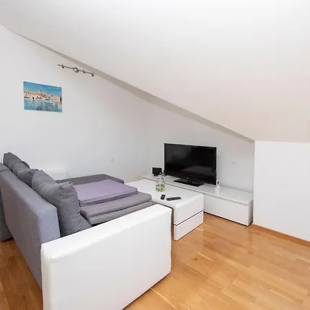 Sunny Attic With Balcony & Modern With Outdoor Area, No Balcony