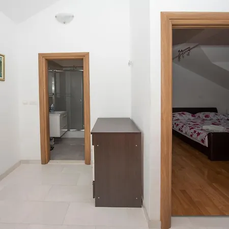 Sunny Attic With Balcony & Modern With Outdoor Area, No Balcony טרוגיר