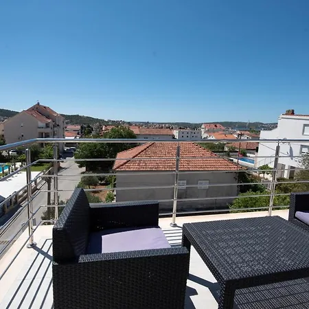 דירה Sunny Attic With Balcony & Modern With Outdoor Area, No Balcony *