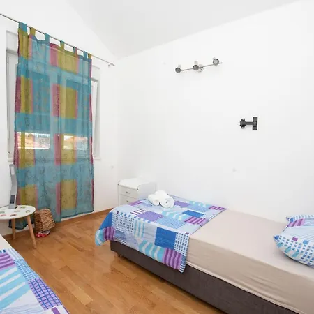 Διαμέρισμα Sunny Attic With Balcony & Modern With Outdoor Area, No Balcony