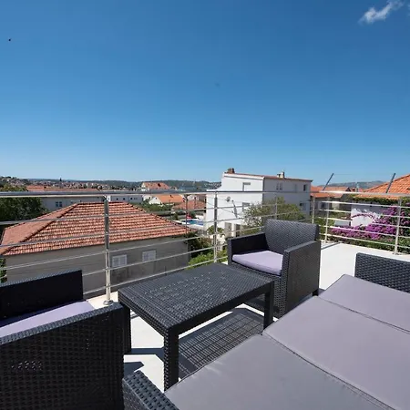 דירה Sunny Attic With Balcony & Modern With Outdoor Area, No Balcony *