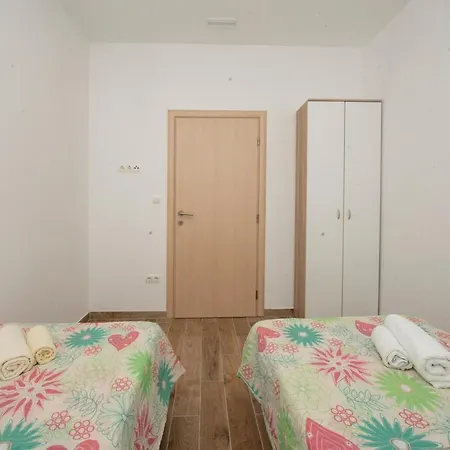 דירה Sunny Attic With Balcony & Modern With Outdoor Area, No Balcony טרוגיר