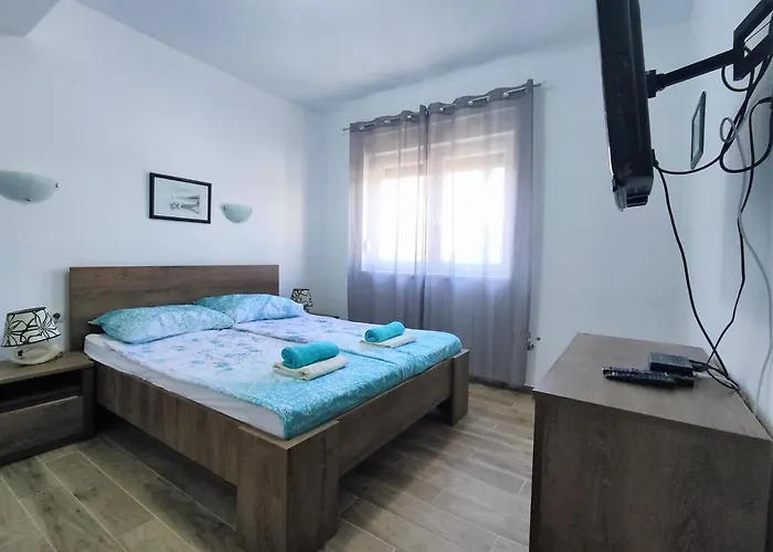 Sunny Attic With Balcony & Modern With Outdoor Area, No Balcony Apartment *