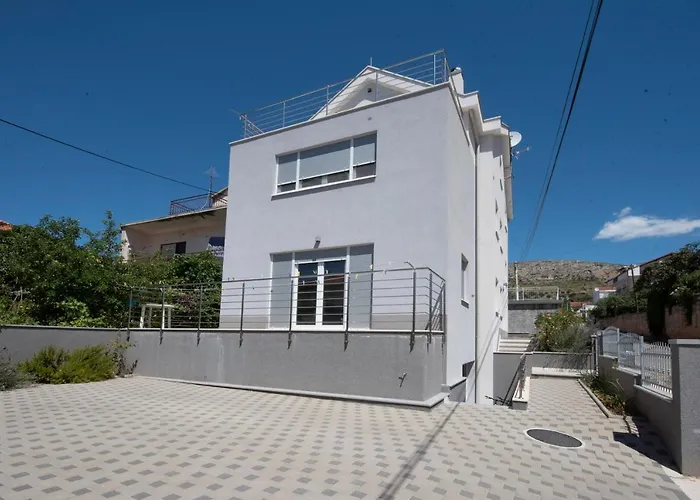 Sunny Attic With Balcony & Modern With Outdoor Area, No Balcony Apartment