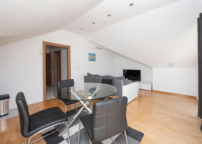 Sunny Attic With Balcony & Modern With Outdoor Area, No Balcony Apartment