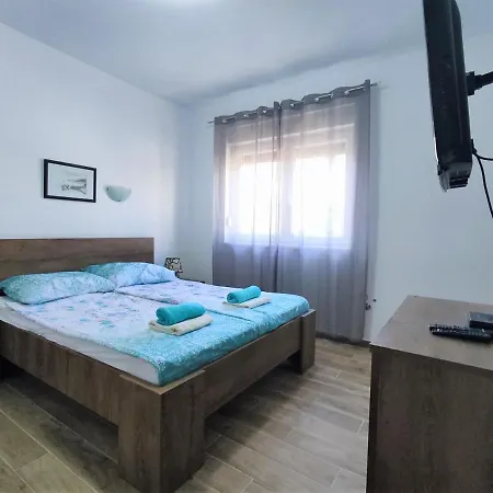 Sunny Attic With Balcony & Modern With Outdoor Area, No Balcony Lägenhet *