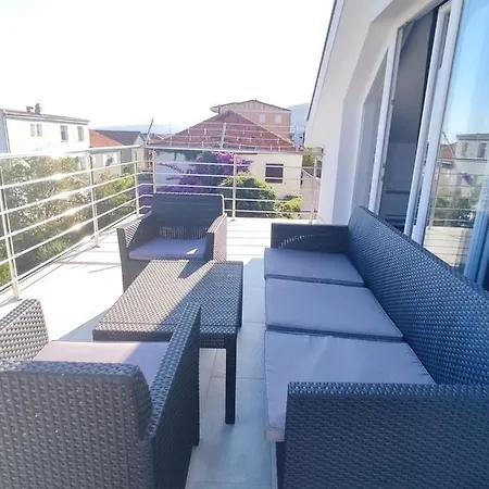 Lägenhet Sunny Attic With Balcony & Modern With Outdoor Area, No Balcony Trogir