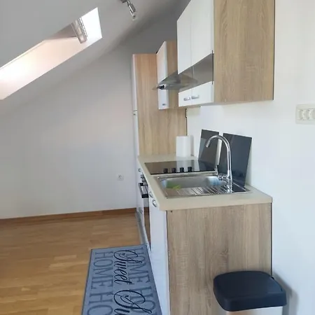 Sunny Attic With Balcony & Modern With Outdoor Area, No Balcony Lägenhet