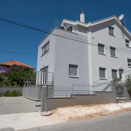 Lägenhet Sunny Attic With Balcony & Modern With Outdoor Area, No Balcony *