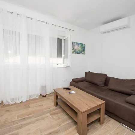 Lägenhet Sunny Attic With Balcony & Modern With Outdoor Area, No Balcony