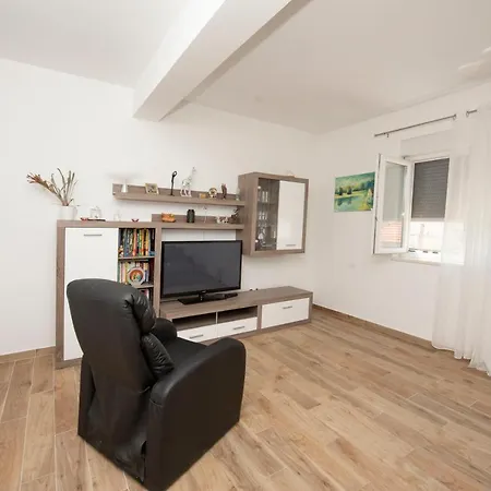 Sunny Attic With Balcony & Modern With Outdoor Area, No Balcony Lägenhet