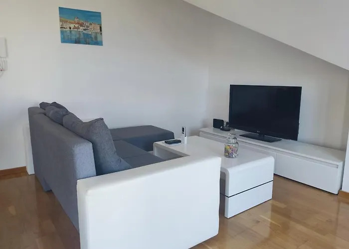 Sunny Attic With Balcony & Modern With Outdoor Area, No Balcony Apartament