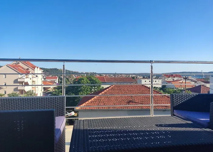 Sunny Attic With Balcony & Modern With Outdoor Area, No Balcony Apartament