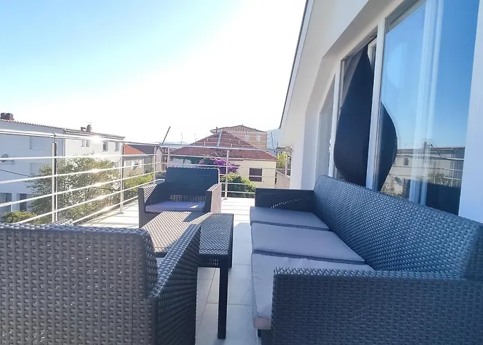 Sunny Attic With Balcony & Modern With Outdoor Area, No Balcony *