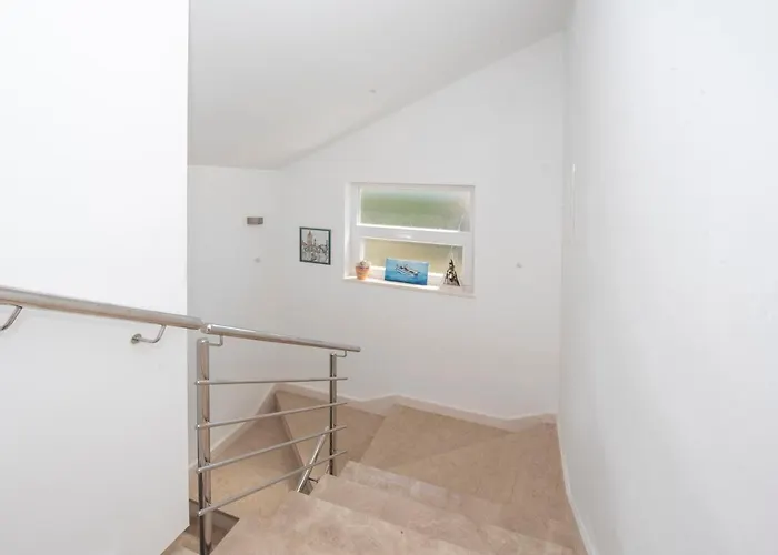 Apartament Sunny Attic With Balcony & Modern With Outdoor Area, No Balcony