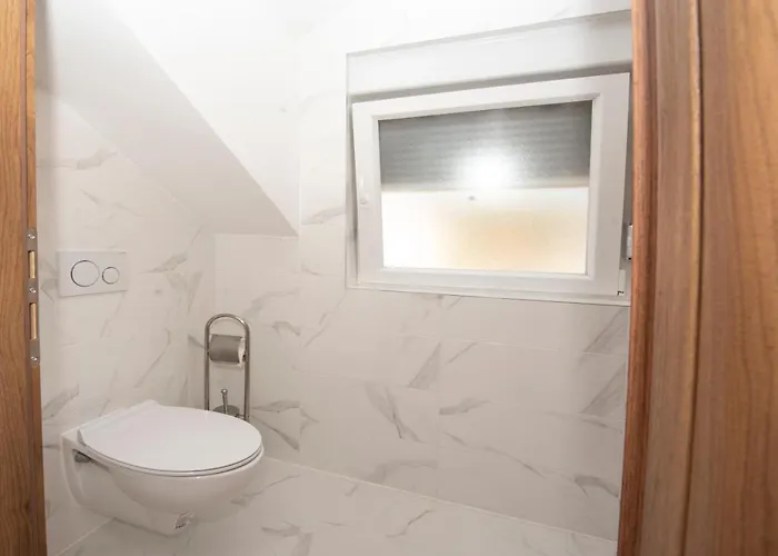 Apartament Sunny Attic With Balcony & Modern With Outdoor Area, No Balcony *