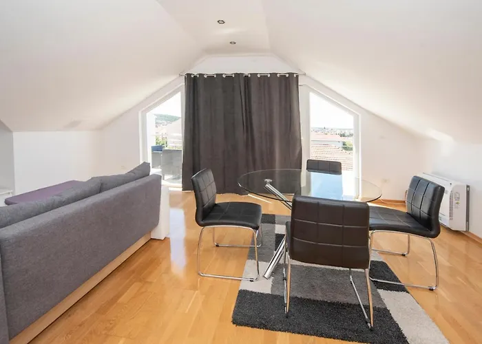 Sunny Attic With Balcony & Modern With Outdoor Area, No Balcony *