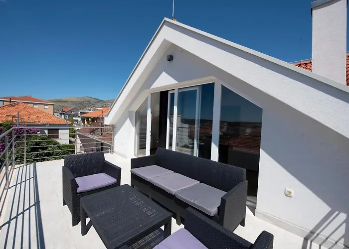 Sunny Attic With Balcony & Modern With Outdoor Area, No Balcony Apartament