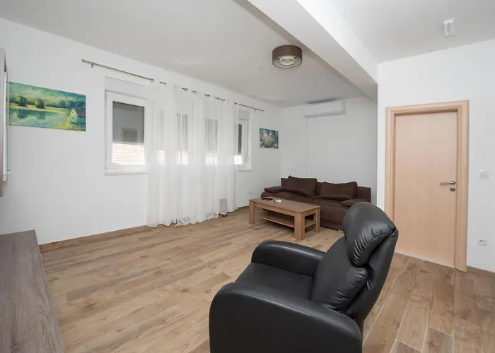 Apartament Sunny Attic With Balcony & Modern With Outdoor Area, No Balcony *