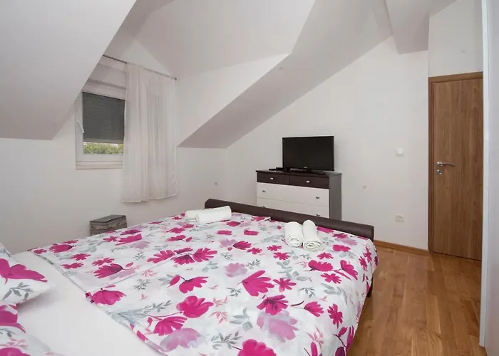 Apartament Sunny Attic With Balcony & Modern With Outdoor Area, No Balcony *